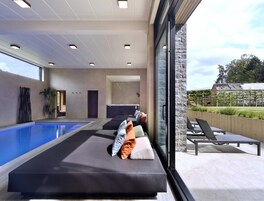 Casa | Piscina | Una piscina cubierta, una piscina al aire libre