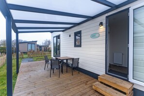 Outdoor dining - Duinhoeve chalet Schelp (Burgh-Haamstede)