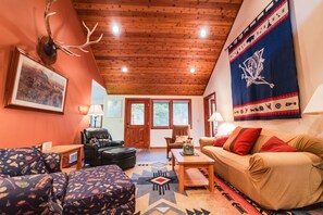 Living area - Nana's House at the Lake (Joseph)