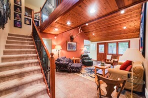 Living area - Nana's House at the Lake (Joseph)