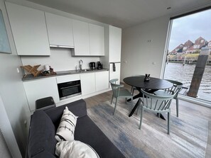 Interior - Houseboats Lemmer | Luxury stay on the water in Friesland (41) (Lemmer)