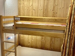 Unclassified image, 5 of 16, button - Studio in village center - 4 guests (Valloire)