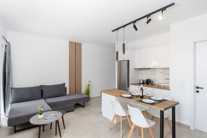TV, offices - Naxos Cube Villa / Panoramic View Maisonette (Plaka)