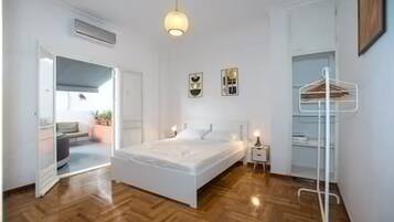 1 bedroom, desk, WiFi (free), bed sheets
