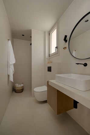 Bathroom - Luxury Accessible Suite with Private Pool by Kiva (Mitikas)