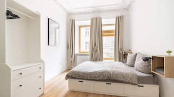 4 bedrooms, desk, iron/ironing board, WiFi