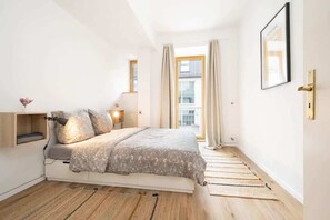 4 camere, una scrivania, ferro/asse da stiro, Wi-Fi