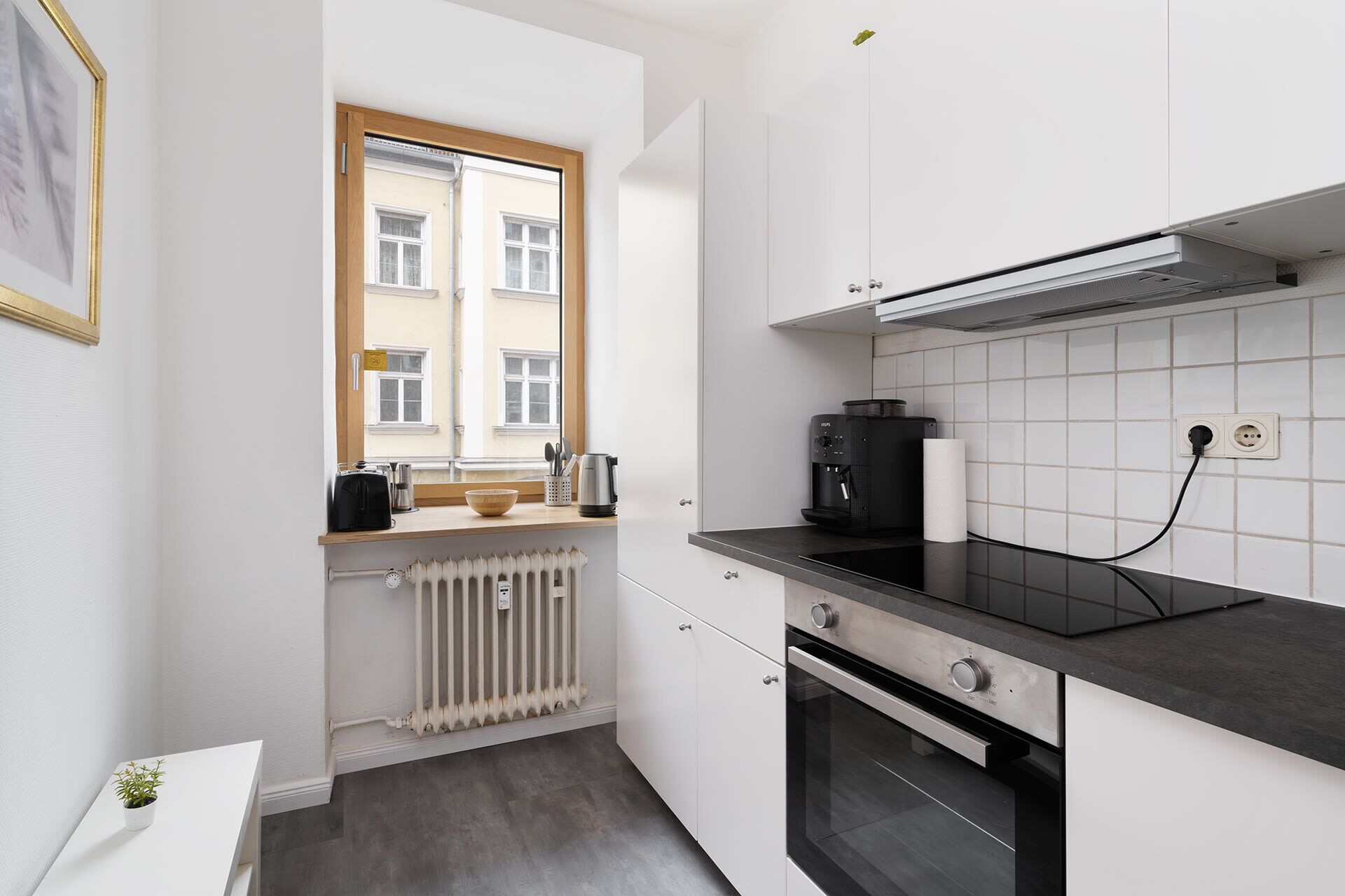 Fridge, oven, stovetop, dishwasher