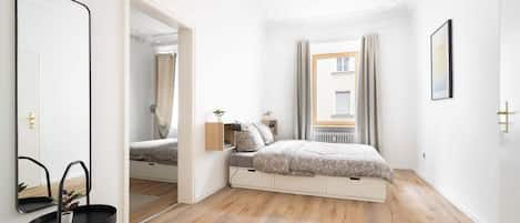 4 bedrooms, desk, iron/ironing board, WiFi