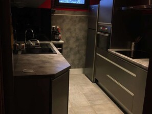Refrigerador, microondas, horno y lavavajillas 