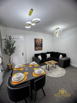 Interior - Spacious 2BR Ground Floor Apartment | Free Parking | Sleeps 4 | Dundee (Dundee)