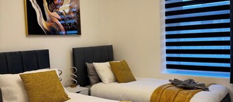 Spacious 2BR Ground Floor Apartment | Free Parking | Sleeps 4 | Dundee