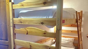 A bunk bed with a wooden ladder, a small bedside table, and a white pillow. - Studio in the center - pets welcome - 4 guests (Valloire)
