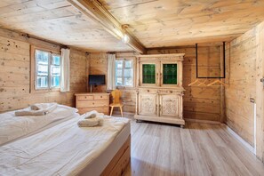 3 bedrooms, WiFi, bed sheets - Apartment 'Unit 1' with Mountain View, Shared Terrace and Wi-Fi (Livigno)