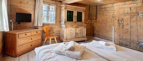 3 bedrooms, WiFi, bed sheets