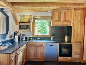 Fridge, microwave, oven, dishwasher - Cozy chalet, parking - 12 guests (Valloire)