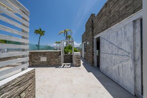 Terrace/patio - Prime Location 1BR | Pool + Walk to the Beach (Playa del Carmen)