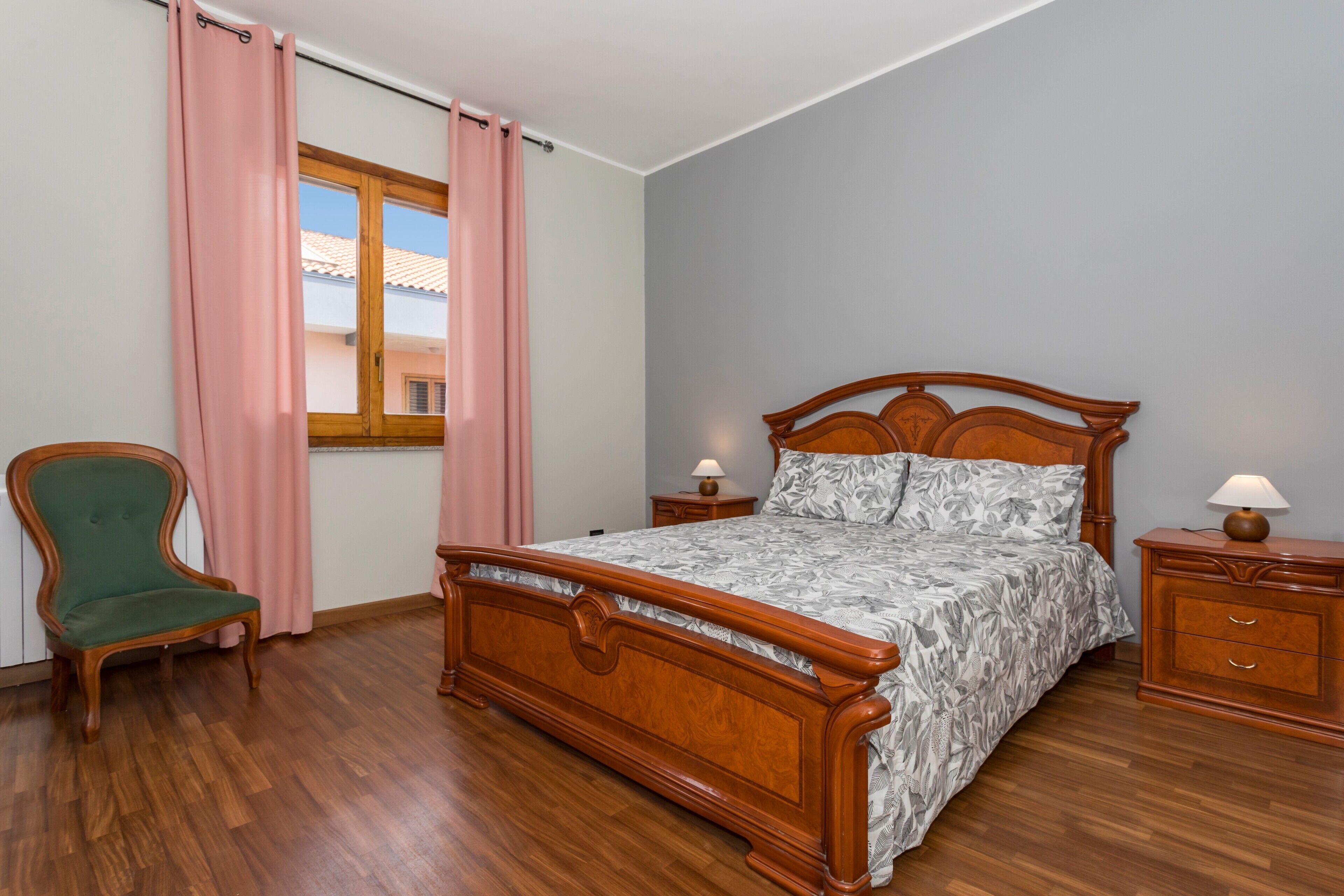 3 chambres, fer et planche à repasser, Wi-Fi, draps fournis