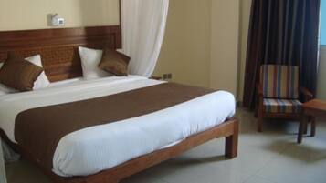 Deluxe Double Room, City View | Soundproofing, WiFi (free), bed sheets