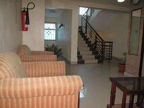 Reception - Suhufi Palace Hotel  (Mombasa)