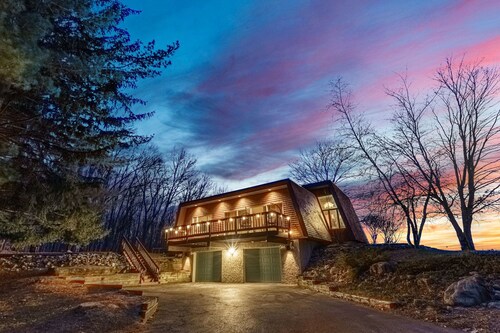 Cedarcrest Hideaway-Hot Tub~Theater~Game Room~Firepit