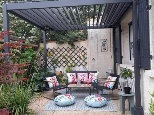 House by the water, pets welcome - 4 guests