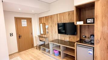 Comfort kamer, 1 twee- of 2 eenpersoonsbedden, uitzicht op de stad | Woonruimte