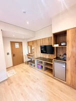 Comfort Double or Twin Room, City View | Living area