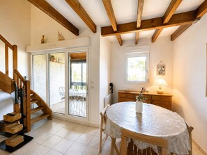 Dining - Apartment, pets allowed - Pool and lake view (Soustons)