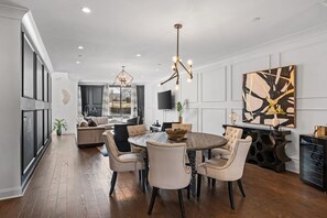 Living area - AMAZING Edgehill Townhome! (Nashville)