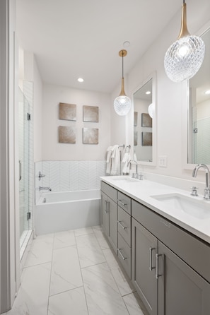 Shower, hair dryer, towels, soap - AMAZING Edgehill Townhome! (Nashville)