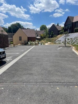 Property grounds - Le blue moon free parking 50 m historical center (Sarlat-la-Canéda)