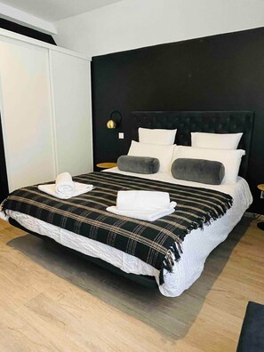 1 habitación, tabla de planchar con plancha, wifi y ropa de cama 