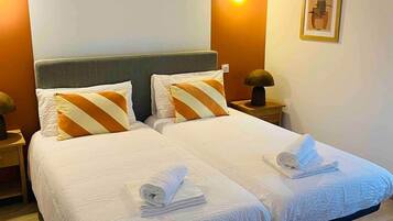 2 quartos, ferros/tábuas de passar roupa, Wi-Fi, roupa de cama