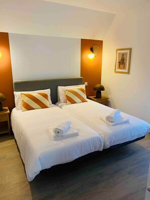 2 bedrooms, iron/ironing board, WiFi, bed sheets - L'ARTY near historic center with parking (Sarlat-la-Canéda)