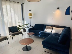 Living area - L'Opale SPA and parking lot 50m from the historic center (Sarlat-la-Canéda)