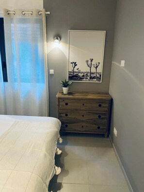 2 chambres, fer et planche à repasser, Wi-Fi, draps fournis