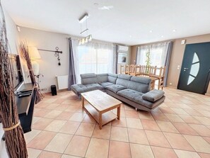 TV - House near the beach, air conditioning, terrace, parking (Le Barcarès)