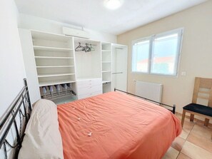 3 bedrooms, free WiFi - House near the beach, air conditioning, terrace, parking (Le Barcarès)