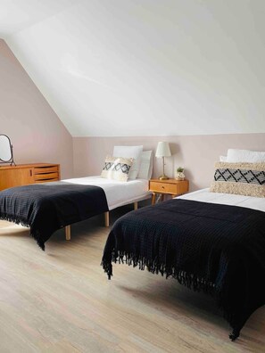 3 chambres, fer et planche à repasser, Wi-Fi, draps fournis