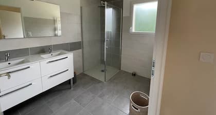 House sleeps 6 pool