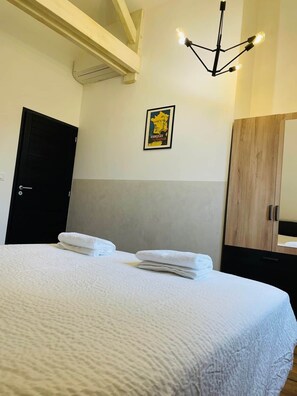 4 bedrooms, iron/ironing board, WiFi