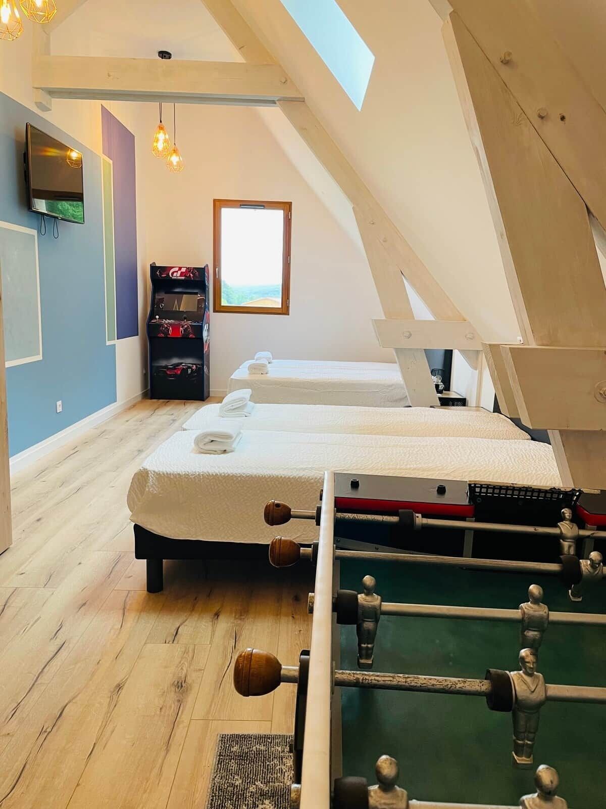 4 bedrooms, iron/ironing board, WiFi