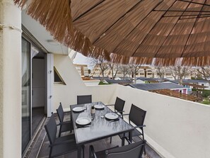 Outdoor dining - Renovated apartment with parking - guests (Marseillan-Plage)
