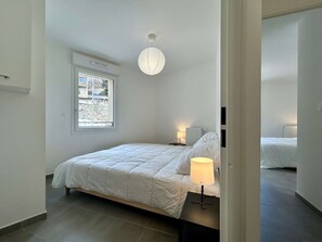 2 bedrooms, free WiFi - Modern apartment between city and cable car - 6 guests (Briançon)