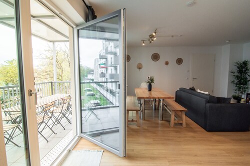 Central Apartment 4 Bedrooms for up to 12 Guests