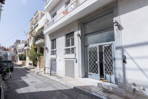 Exterior detail - Daedalus Minimal 1bedroom Bliss (Athina)