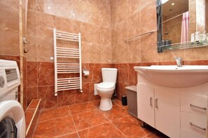 Dusche, Haartrockner, Handtücher, Seife