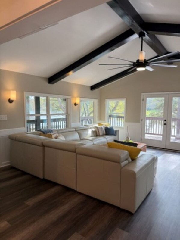 Smart TV, fireplace