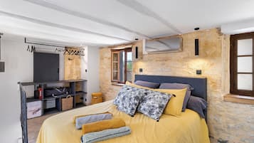 1 bedroom, iron/ironing board, WiFi, bed sheets